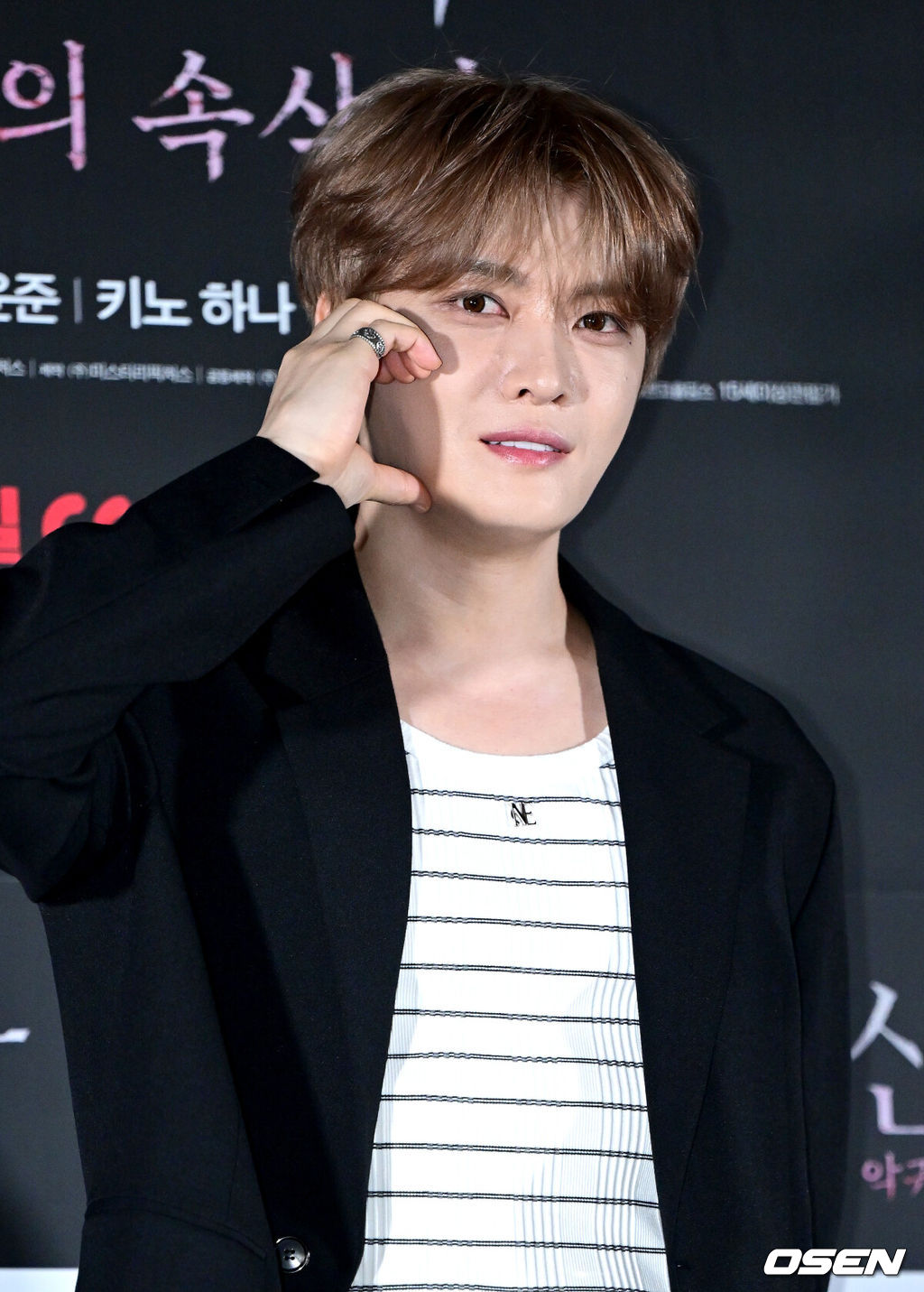 8일 오후 서울 용산 CGV에서 영화 '신사: 악귀의 속삭임'(감독 구마카리 가즈요시) 시사회 및 간담회가 열렸다.영화 '신사: 악귀의 속삭임'은 일본 고베 폐신사에 답사를 갔던 대학생 3명이 사라지고 박수무당 명진(김재중)이 사건을 파헤치며 기이한 악귀와 맞서는 샤머니즘 오컬트 호러다.가수 겸 배우 김재중이 포토타임을 하고 있다. 2026.06.08 / dreamer@osen.co.kr