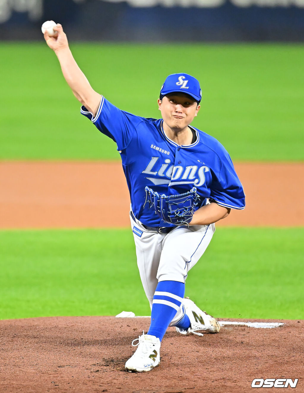 29일 광주-기아챔피언스필드에서 2026 신한 SOL KBO 플레이오프 3차전 KIA 타이거즈와 삼성 라이온즈의 경기가 열렸다. 홈팀 KIA는 시라카와가, 방문팀 삼성은 최원태가 선발 출전했다.삼성 라이온즈 선발투수 최원태가 역투하고 있다. 2026.10.29 / foto0307@osen.co.kr