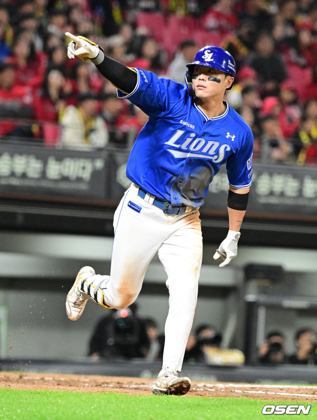 29일 광주-기아 챔피언스필드에서 2026 신한 SOL KBO 플레이오프 3차전 KIA 타이거즈와 삼성 라이온즈의 경기가 열렸다.KIA는 시라카와, 삼성은 최원태를 선발로 내세웠다.5회초 1사 1루에서 삼성 류지혁이 역전 우월 투런포를 날리며 기뻐하고 있다. 2026.10.29 / jpnews@osen.co.kr