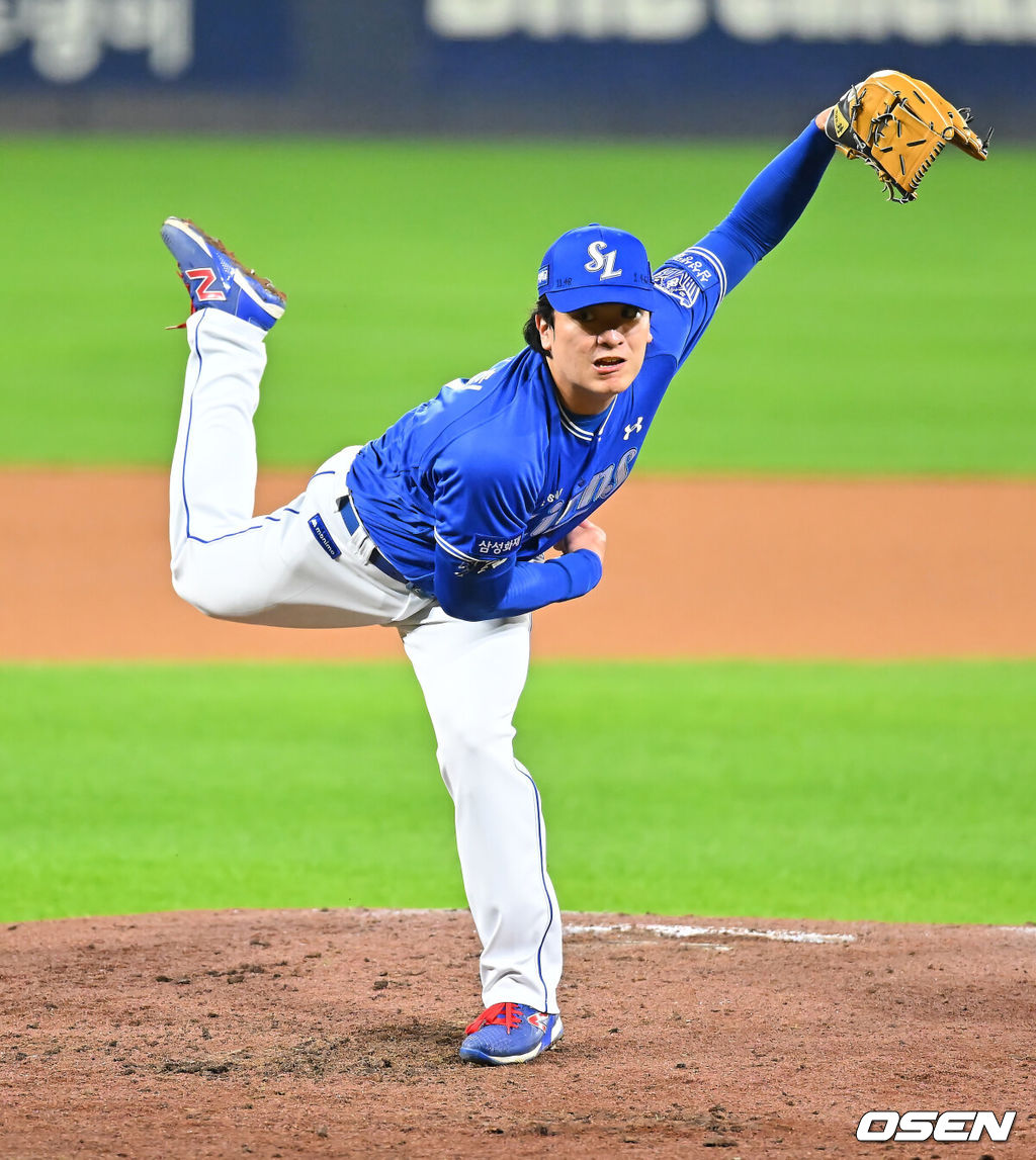 29일 광주-기아챔피언스필드에서 2026 신한 SOL KBO 플레이오프 3차전 KIA 타이거즈와 삼성 라이온즈의 경기가 열렸다. 홈팀 KIA는 시라카와가, 방문팀 삼성은 최원태가 선발 출전했다.삼성 라이온즈 이재희가 역투하고 있다. 2026.10.29 / foto0307@osen.co.kr