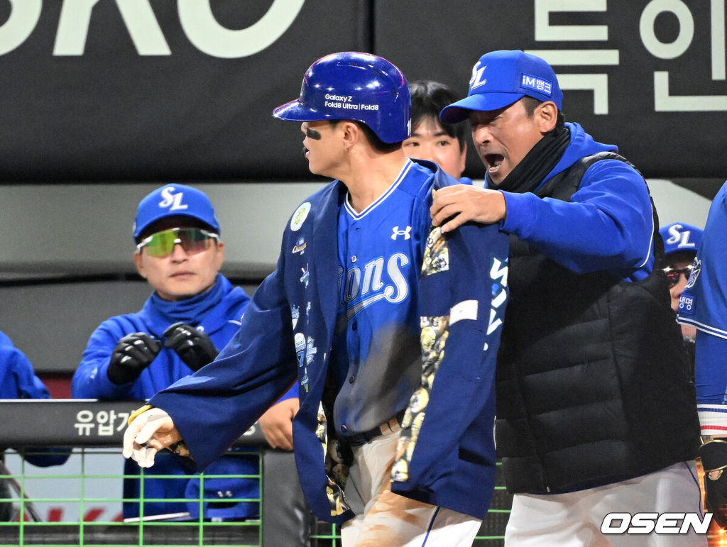 29일 광주-기아 챔피언스필드에서 2026 신한 SOL KBO 플레이오프 3차전 KIA 타이거즈와 삼성 라이온즈의 경기가 열렸다.KIA는 시라카와, 삼성은 최원태를 선발로 내세웠다.5회초 1사 1루에서 삼성 류지혁이 우월 투런 홈런을 치고 더그아웃에서 환호하고 있다. 2026.10.29 /sunday@osen.co.kr