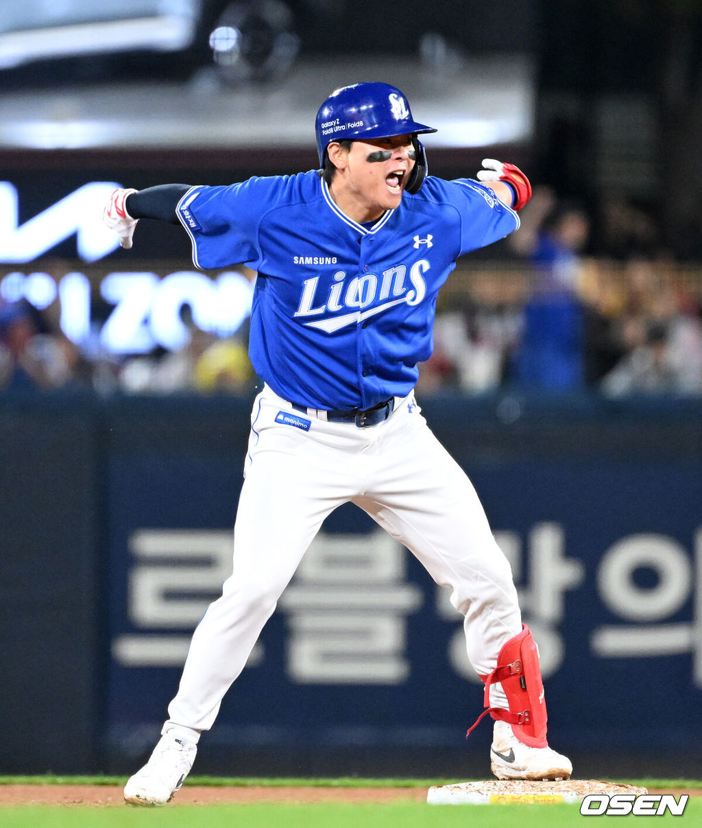 29일 광주-기아 챔피언스필드에서 2026 신한 SOL KBO 플레이오프 3차전 KIA 타이거즈와 삼성 라이온즈의 경기가 열렸다.KIA는 시라카와, 삼성은 최원태를 선발로 내세웠다.7회초 2사 2루에서 삼성 박승규가 우중간 적시 2루타를 치고 환호하고 있다. 2026.10.29 /sunday@osen.co.kr