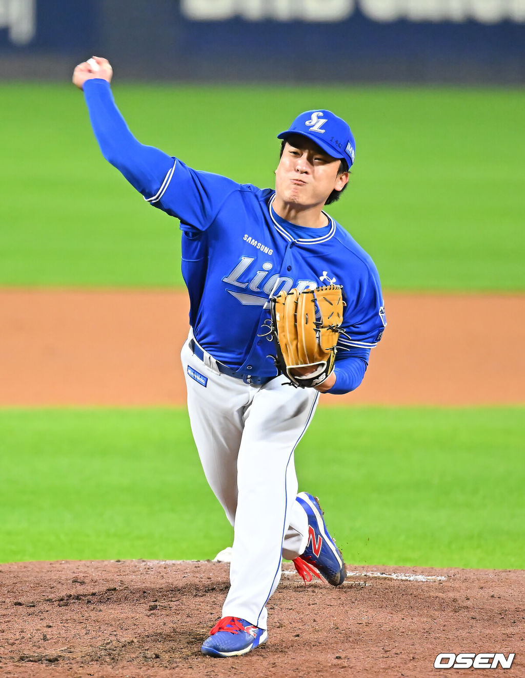 29일 광주-기아챔피언스필드에서 2026 신한 SOL KBO 플레이오프 3차전 KIA 타이거즈와 삼성 라이온즈의 경기가 열렸다. 홈팀 KIA는 시라카와가, 방문팀 삼성은 최원태가 선발 출전했다.삼성 라이온즈 이재희가 역투하고 있다. 2026.10.29 / foto0307@osen.co.kr