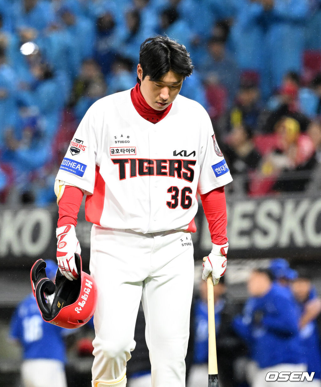 29일 광주-기아 챔피언스필드에서 2026 신한 SOL KBO 플레이오프 3차전 KIA 타이거즈와 삼성 라이온즈의 경기가 열렸다.KIA는 시라카와, 삼성은 최원태를 선발로 내세웠다.8회말 1사 1루에서 KIA 이호연이 병살타로 물러나며 아쉬워하고 있다. 2026.10.29 /sunday@osen.co.kr