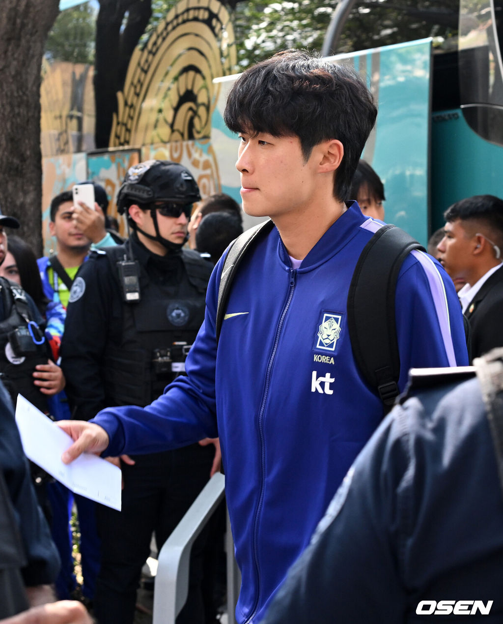 홍명보 감독이 이끄는 대한민국 축구대표팀이 22일(한국시간) 멕시코 몬테레이에 입성했다.대한민국 축구대표팀은 오는 25일 오전 10시 멕시코 몬테레이 스타디움에서 남아프리카공화국을 상대로 2026 국제축구연맹(FIFA) 북중미 월드컵 조별리그 A조 최종 3차전을 치른다. 대한민국 김태현이 대표팀 숙소로 향하고 있다. 20206.06.22 /sunday@osen.co.kr