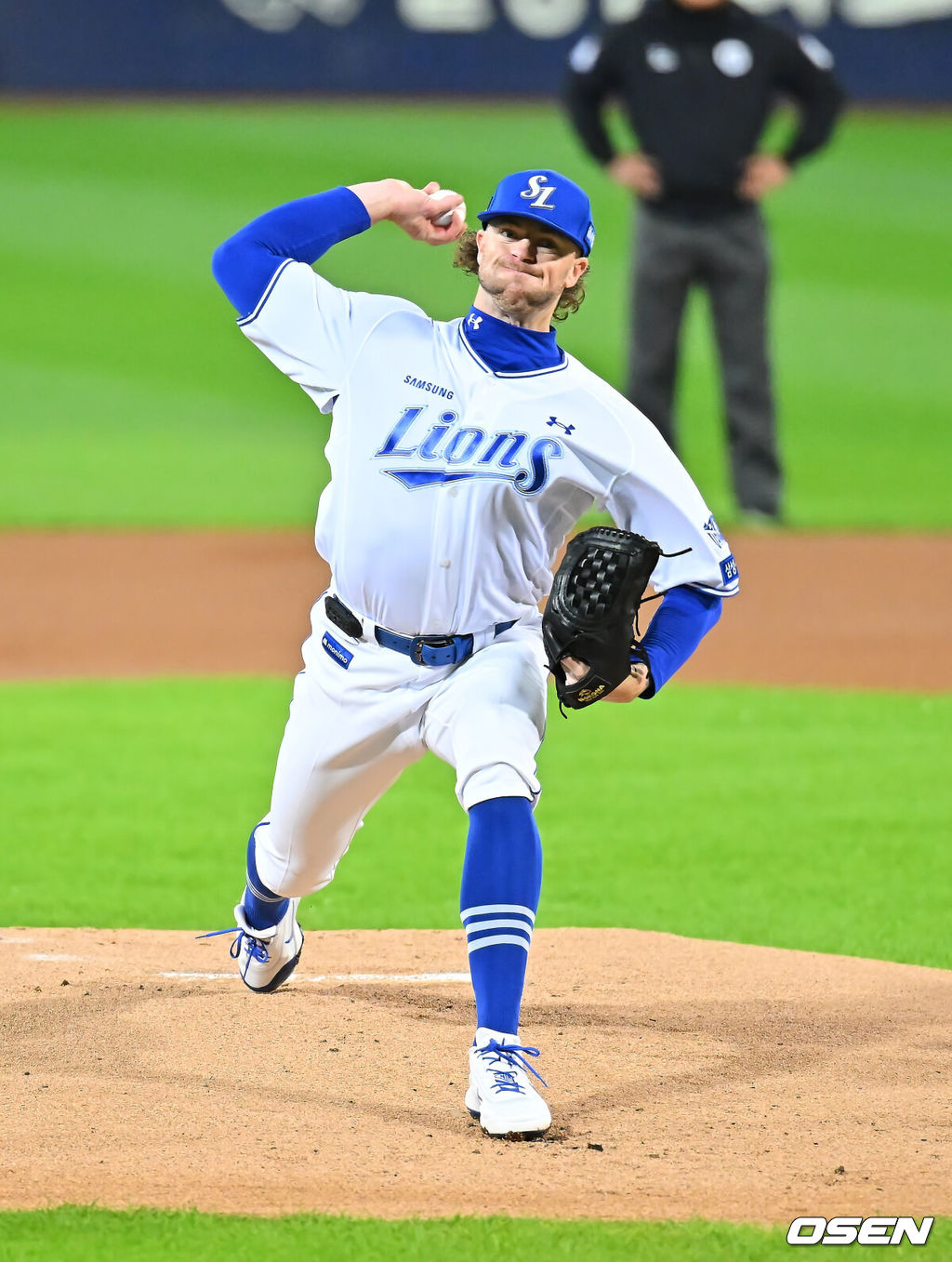 26일 대구삼성라이온즈파크에서 2026 신한 SOL KBO 플레이오프 1차전 삼성 라이온즈와 KIA 타이거즈의 경기가 열렸다. 비로 하루 미뤄진 가을야구, 선발 맞대결에는 변화가 없다. 삼성은 크리스 페덱, KIA는 제임스 네일이 나섰다.삼성 라이온즈 선발투수 페덱이 역투하고 있다. 2026.10.26 / foto0307@osen.co.kr