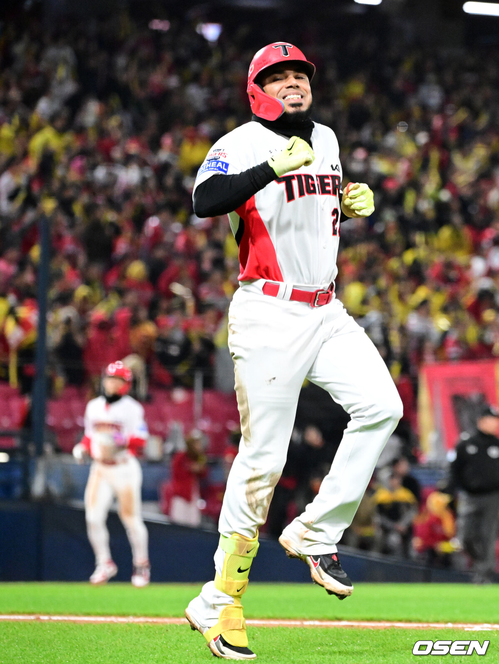 29일 광주-기아 챔피언스필드에서 2026 신한 SOL KBO 플레이오프 3차전 KIA 타이거즈와 삼성 라이온즈의 경기가 열렸다.KIA는 시라카와, 삼성은 최원태를 선발로 내세웠다.7회말 2사 2루에서 KIA 카스트로가 중견수 플라이로 물러나며 아쉬워하고 있다. 2026.10.29 / jpnews@osen.co.kr