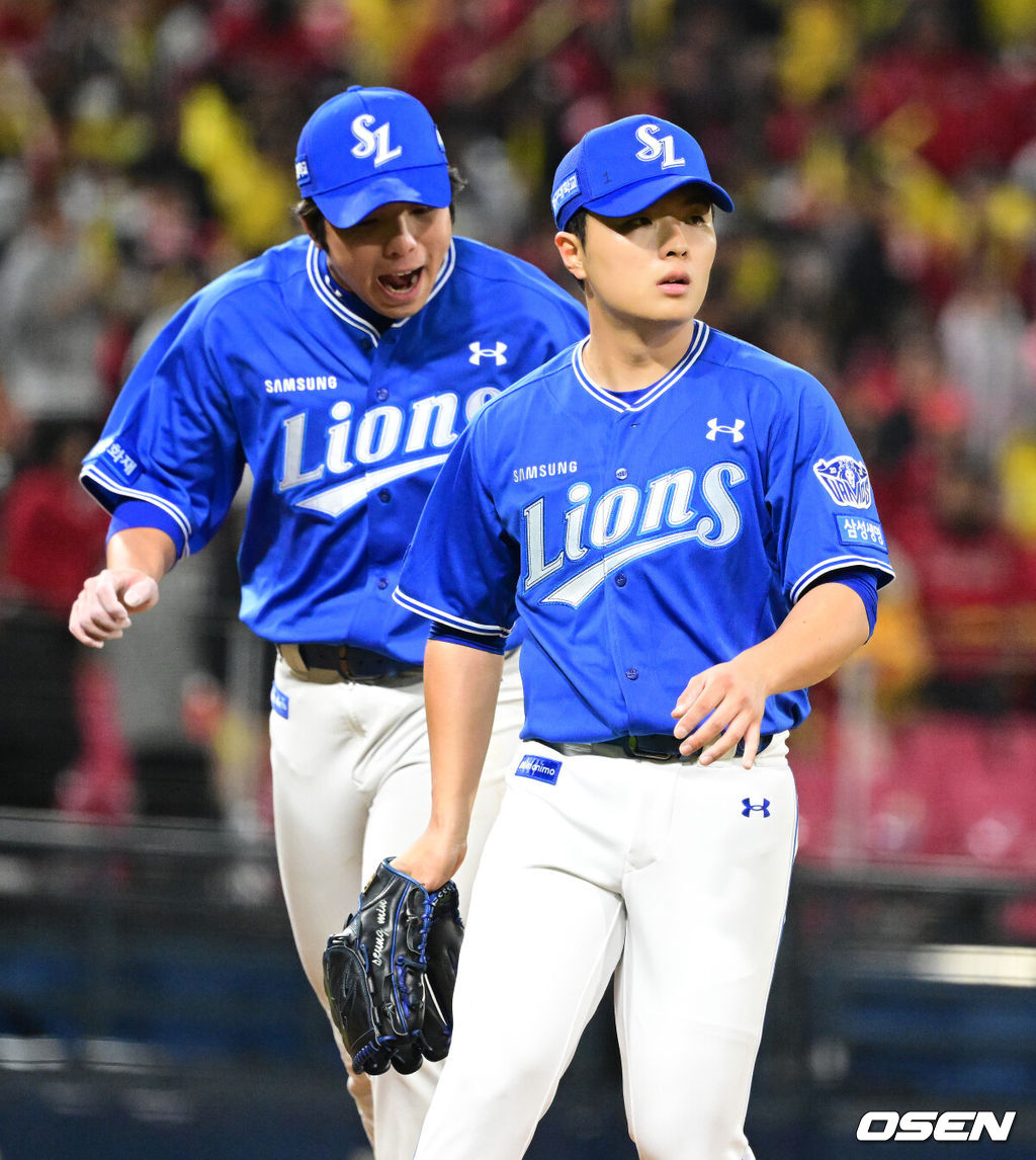 29일 광주-기아 챔피언스필드에서 2026 신한 SOL KBO 플레이오프 3차전 KIA 타이거즈와 삼성 라이온즈의 경기가 열렸다.KIA는 시라카와, 삼성은 최원태를 선발로 내세웠다.7회말 2사 2루에서 삼성 이승민이 KIA 카스트로를 중견수 플라이로 처리하며 이닝을 마치고 있다. 2026.10.29 / jpnews@osen.co.kr