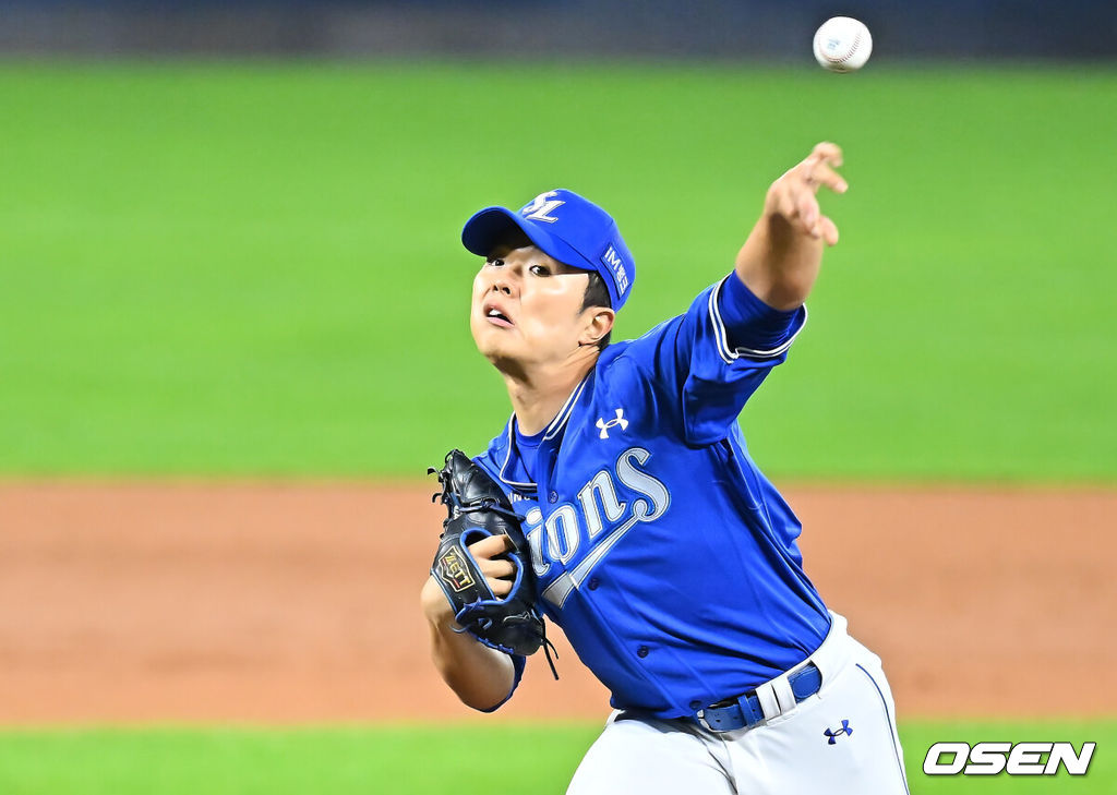 29일 광주-기아챔피언스필드에서 2026 신한 SOL KBO 플레이오프 3차전 KIA 타이거즈와 삼성 라이온즈의 경기가 열렸다. 홈팀 KIA는 시라카와가, 방문팀 삼성은 최원태가 선발 출전했다.삼성 라이온즈 이승민이 역투하고 있다. 2026.10.29 / foto0307@osen.co.kr