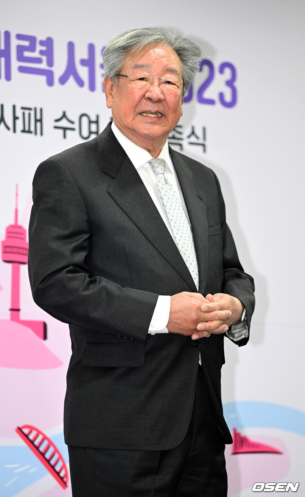 16일 오전 서울 중구 서울시청에서 ‘서울특별시 홍보대사 감사패 수여 및 위촉식’이 열렸다.서울시 홍보대사로 위촉된 배우 최불암이 포즈를 취하고 있다. 2023.02.16 / dreamer@osen.co.kr
