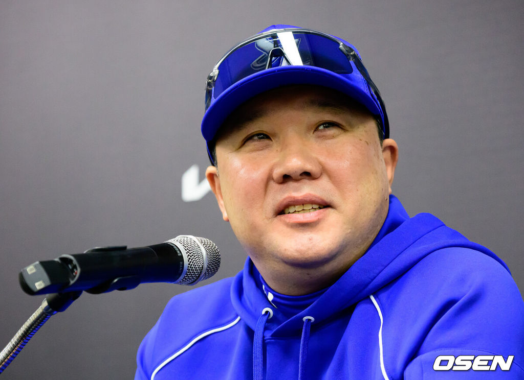 30일 광주-기아 챔피언스필드에서 2026 신한 SOL KBO 플레이오프 4차전 KIA 타이거즈와 삼성 라이온즈의 경기가 열렸다.KIA는 제임스 네일, 삼성은 크리스 페덱을 선발로 내세웠다.삼성 박진만 감독이 인터뷰를 하고 있다. 2026.10.30 / jpnews@osen.co.kr