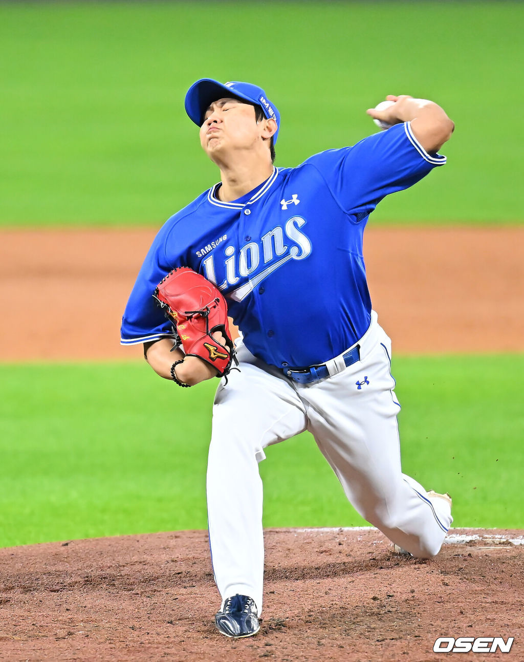 29일 광주-기아챔피언스필드에서 2026 신한 SOL KBO 플레이오프 3차전 KIA 타이거즈와 삼성 라이온즈의 경기가 열렸다. 홈팀 KIA는 시라카와가, 방문팀 삼성은 최원태가 선발 출전했다.삼성 라이온즈 배찬승이 역투하고 있다. 2026.10.29 / foto0307@osen.co.kr