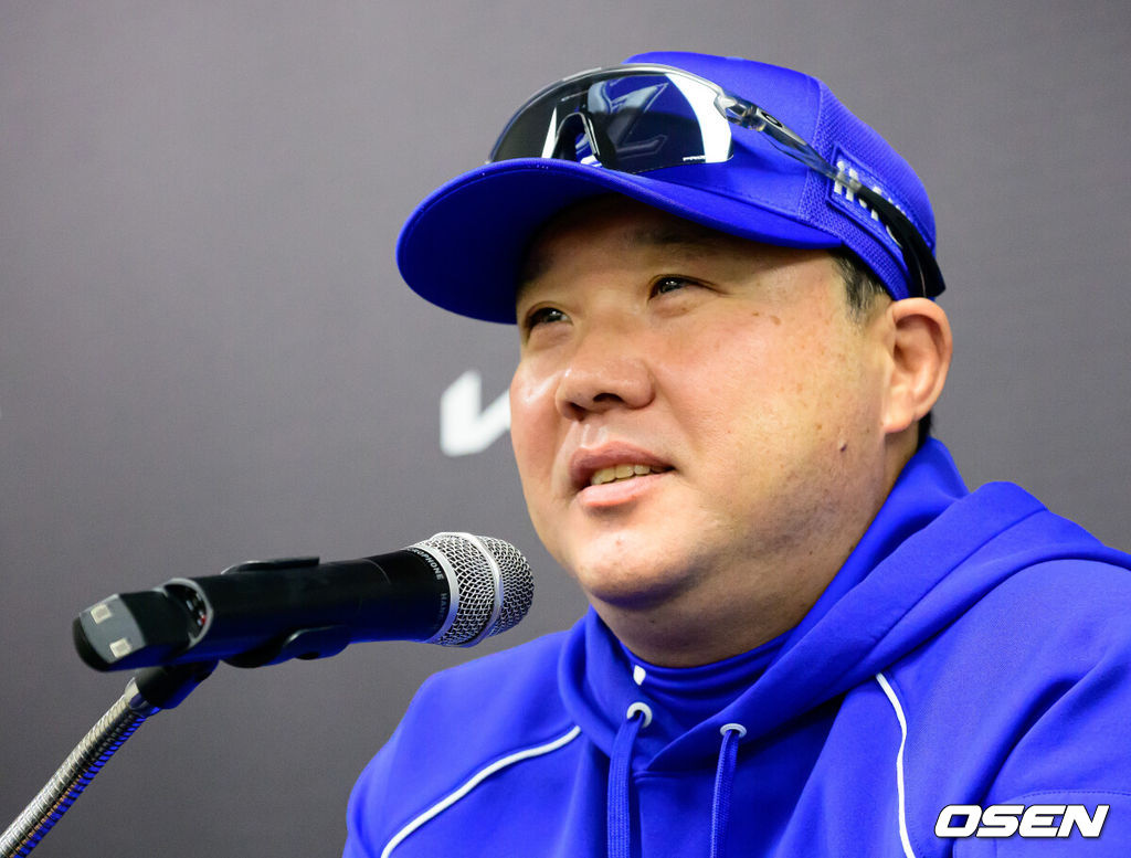 30일 광주-기아 챔피언스필드에서 2026 신한 SOL KBO 플레이오프 4차전 KIA 타이거즈와 삼성 라이온즈의 경기가 열렸다.KIA는 제임스 네일, 삼성은 크리스 페덱을 선발로 내세웠다.삼성 박진만 감독이 인터뷰를 하고 있다. 2026.10.30 / jpnews@osen.co.kr