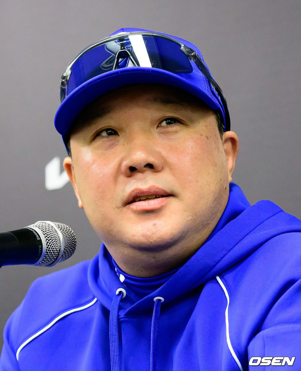 30일 광주-기아 챔피언스필드에서 2026 신한 SOL KBO 플레이오프 4차전 KIA 타이거즈와 삼성 라이온즈의 경기가 열렸다.KIA는 제임스 네일, 삼성은 크리스 페덱을 선발로 내세웠다.삼성 박진만 감독이 인터뷰를 하고 있다. 2026.10.30 / jpnews@osen.co.kr