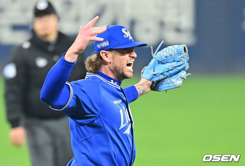 30일 광주-기아챔피언스필드에서 2026 신한 SOL KBO 플레이오프 4차전 KIA 타이거즈와 삼성 라이온즈의 경기가 열렸다. 홈팀 KIA는 네일이, 방문팀 삼성은 페덱이 선발 출전했다.삼성 라이온즈 페덱이 5회말 2사 2,3루 KIA 타이거즈 카스트로를 삼진으로 잡고 포효하고 있다. 2026.10.30 / foto0307@osen.co.kr