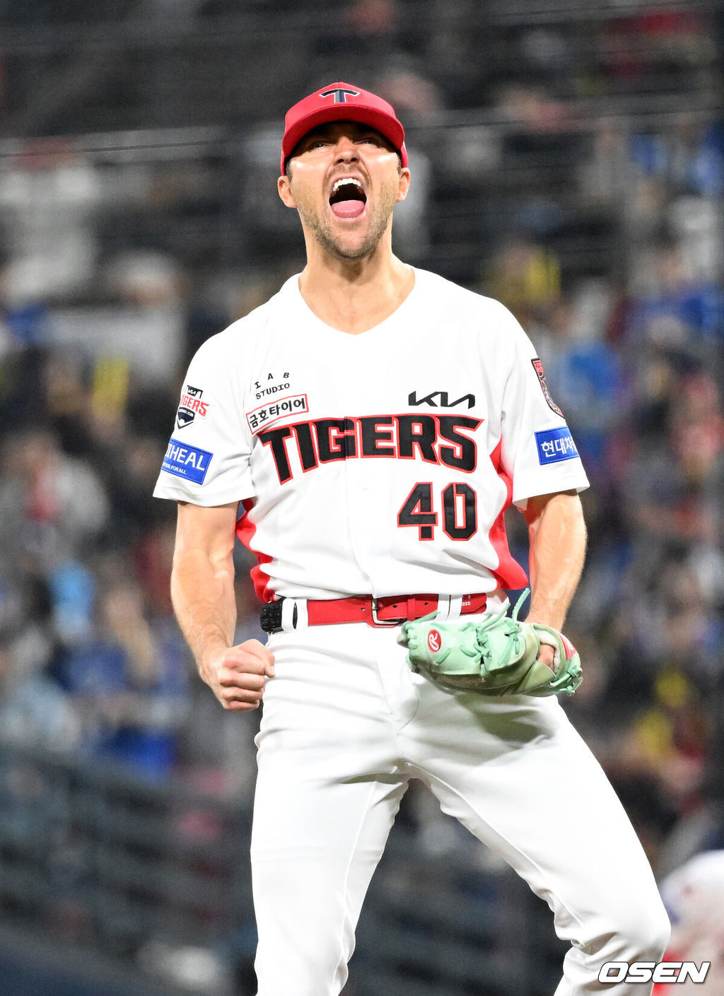 30일 광주-기아 챔피언스필드에서 2026 신한 SOL KBO 플레이오프 3차전 KIA 타이거즈와 삼성 라이온즈의 경기가 열렸다.KIA는 네일, 삼성은 페덱을 선발로 내세웠다.5회초 2사에서 KIA 네일이 삼성 구자욱을 삼진으로 처리하고 환호하고 있다. 2026.10.30 /sunday@osen.co.kr