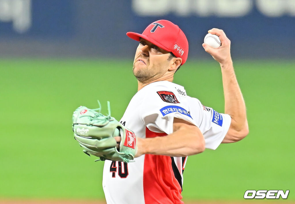 30일 광주-기아챔피언스필드에서 2026 신한 SOL KBO 플레이오프 4차전 KIA 타이거즈와 삼성 라이온즈의 경기가 열렸다. 홈팀 KIA는 네일이, 방문팀 삼성은 페덱이 선발 출전했다.KIA 타이거즈 선발투수 네일이 역투하고 있다. 2026.10.30 / foto0307@osen.co.kr