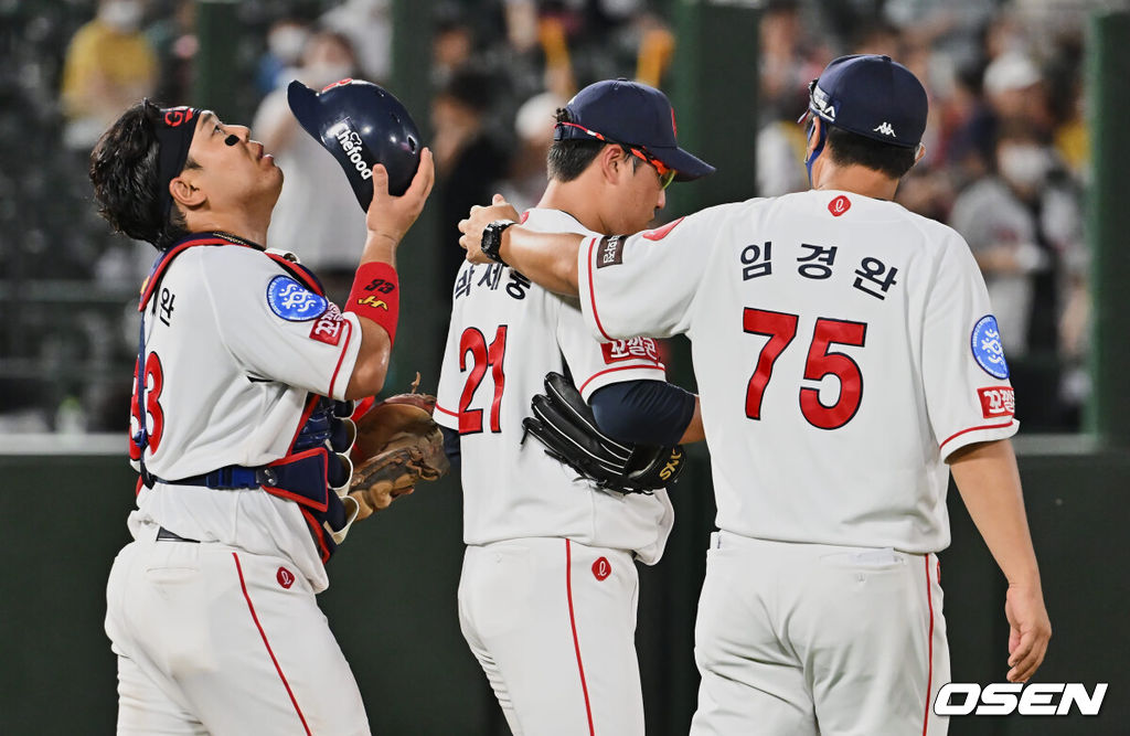 롯데 자이언츠 지시완, 박세웅, 임경완 코치 040 2022.08.04 / foto0307@osen.co.kr