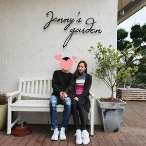 [사진=조민아 SNS] 걸그룹 쥬얼리 출신 조민아가 발렌타인데이를 맞아 연인과의 데이트 현장을 공개했다.