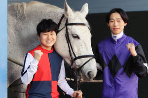 [사진]김아현(왼쪽)과 임다빈 /한국마사회 제공