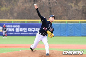 [OSEN=횡성, 조은정 기자] 19일 강원도 횡성 KBO 야구센터에서 '2023 KBO컵 FAN 동호인 야구대회' 준결승전 NC(에이포스)와 두산(프로젝트K)의 경기가 열렸다.1회초 두산(프로젝트K) 선발 이현준이 힘차게 공을 던지고 있다. 2023.11.19 /cej@osen.co.kr