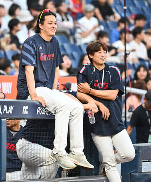[OSEN=이석우 기자] 내년 시즌 후 FA가 되는 롯데 김원중, 구승민. 2023.09.08 / foto0307@osen.co.kr