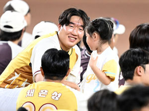 올스타전 미디어데이에서 아빠 미소 짓는 박상원