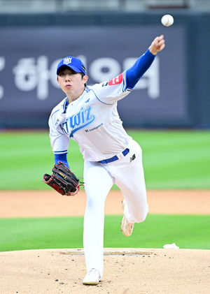 KT 선발 오원석 힘차게