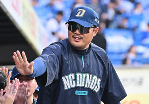 NC 이호준 감독과 선수단