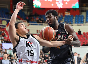 울산 현대모비스 KT 경기 루즈볼 장면