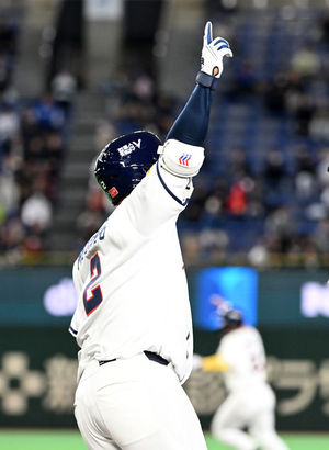 OSEN 포토: 문보경 도쿄돔 그랜드슬램 환호