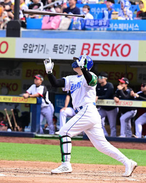 전병우 스리런포 빠던 장면(OSEN)